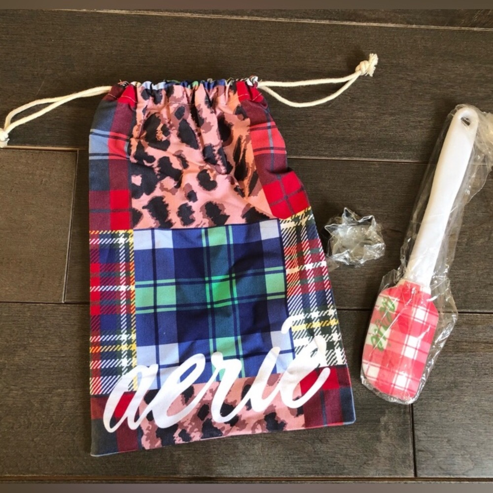 Aerie drawstring bag spatula and cookie cutter NWOT